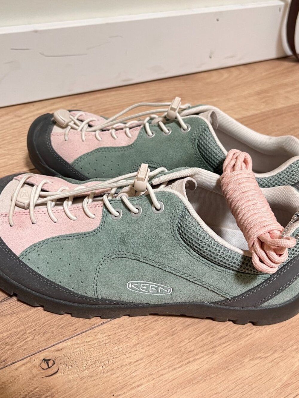 Keens Women's Jasper Rock Sneakers - Picture 4 of 6